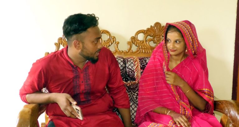 প্রেমের টানে নোয়াখালীতে মালেশিয়ান তরুণী