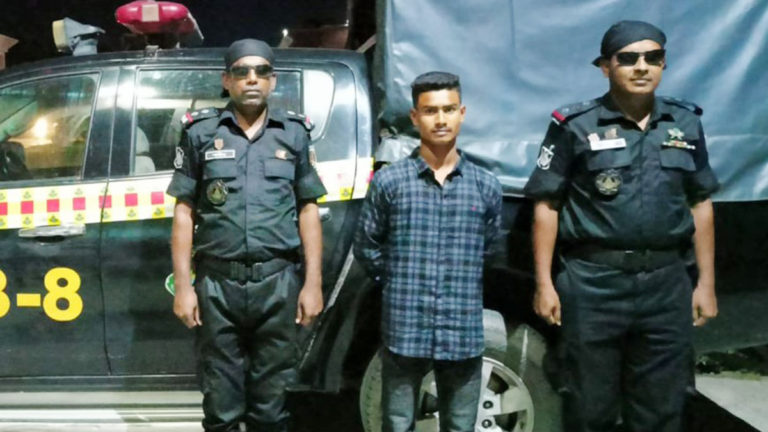 ঝালকাঠির বাস দুর্ঘটনার মামলায় সুপারভাইজার গ্রেফতার