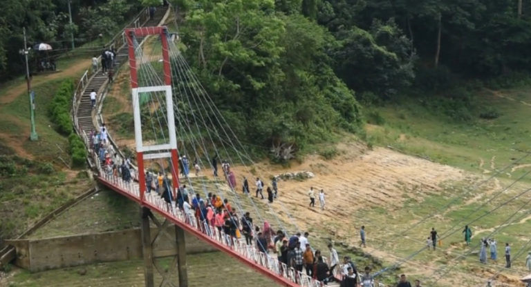 ঈদের তৃতীয় দিনে মুখরিত রাঙামাটির পর্যটন স্পট