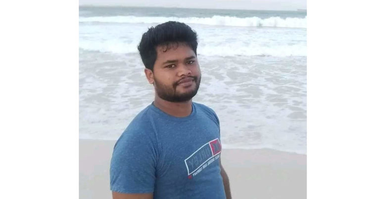 স্ত্রীকে ভিডিও কলে রেখে ফাঁসিতে ঝুলে আত্মহত্যা