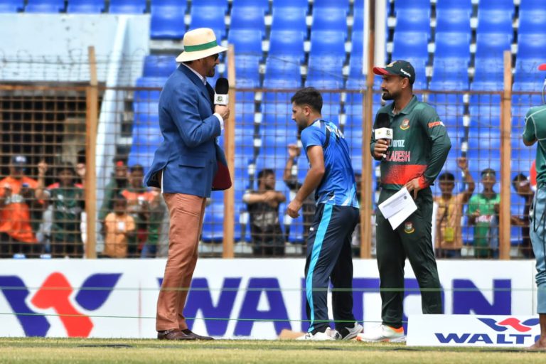 টস জিতে ফিল্ডিংয়ে বাংলাদেশ