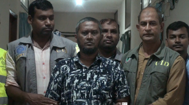 আওয়ামী লীগ নেতার বাড়িতে ডাকাতি