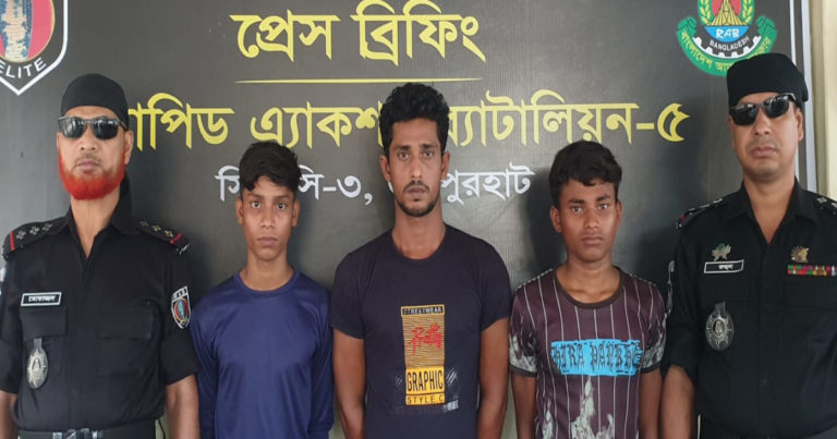 ছিনতাইকালে কিশোর গ্যাংয়ের তিন সদস্য আটক