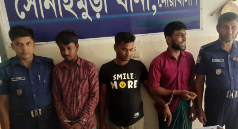 নোয়াখালীতে অস্ত্র’সহ তিন ডাকাত গ্রেপ্তার