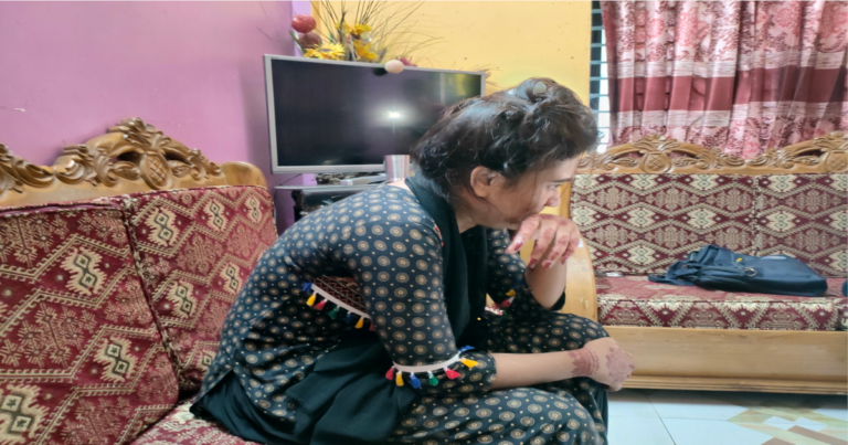বিয়ের দাবিতে প্রেমিকের বাড়িতে তরুণীর অবস্থান