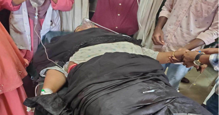 বাস চাপায় মা নিহত, মেয়ে হাসপাতালে