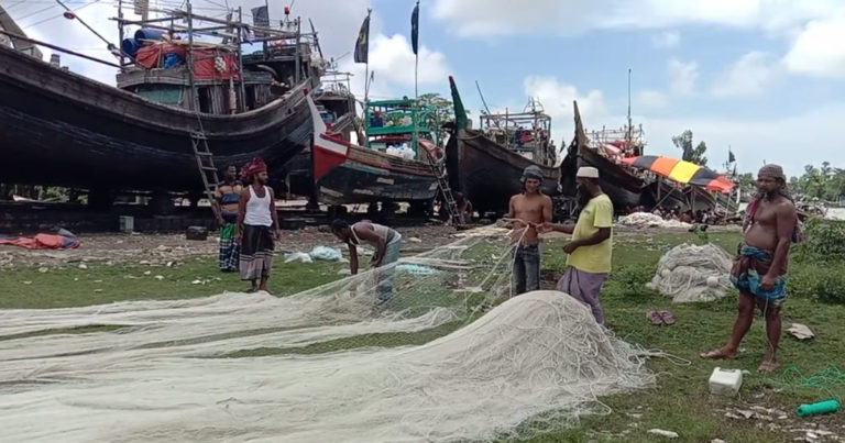 নদীতে ধরা পড়ছে না ইলিশ সহ বিভিন্ন প্রজাতির কাংখিত মাছ