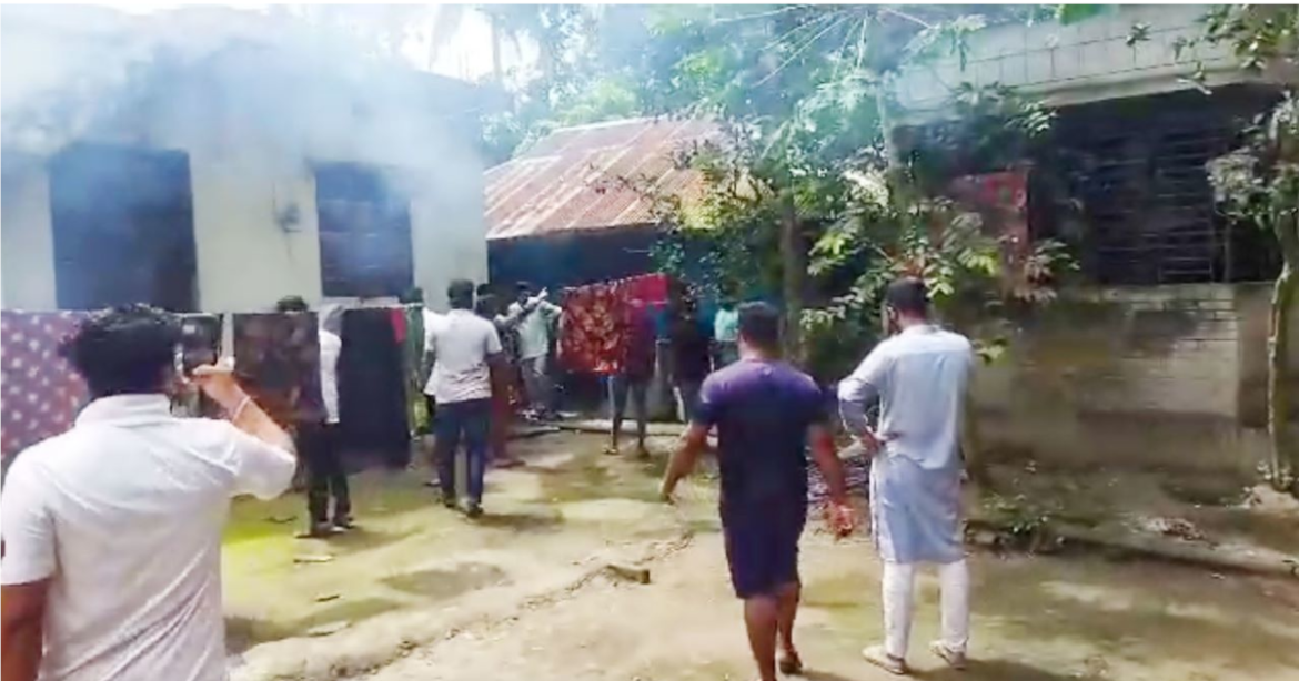 বাড়ি ভাঙচুর