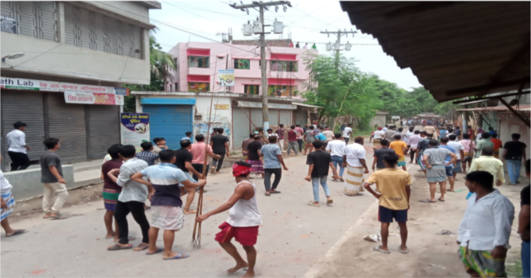 স্কুল শিক্ষার্থীকে মারধর, সংঘর্ষে জড়াল দুই গ্রামবাসী