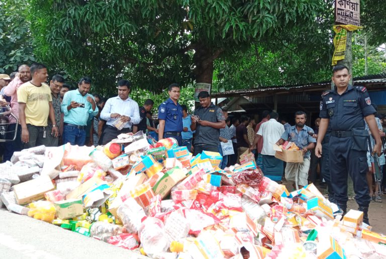 বাগেরহাটে শিশু খাদ্যসহ বিপুল পরিমান নকল পণ্য জব্দ