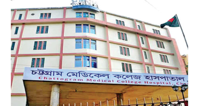 চট্টগ্রামে ট্রাক চাপায় প্রাণ হারাল ফায়ার সার্ভিস কর্মীসহ দুইজন