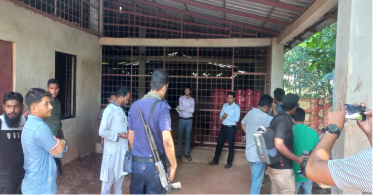 সরকার নির্ধারিত মূল্যের অতিরিক্ত দামে এলপি সিলিন্ডার বিক্রি