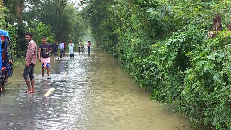 ফেনীর ফুলগাজী ও পরশুরামে নামতে শুরু করেছে বন্যার পানি