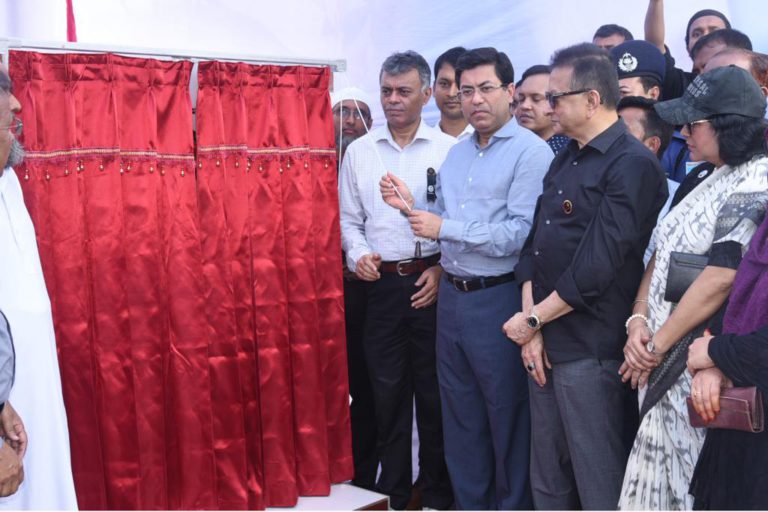 ‘সচল ঢাকা’ বাস্তবায়নে ৩৯ বছরের প্রতীক্ষা ঘুচালেন নূর তাপস