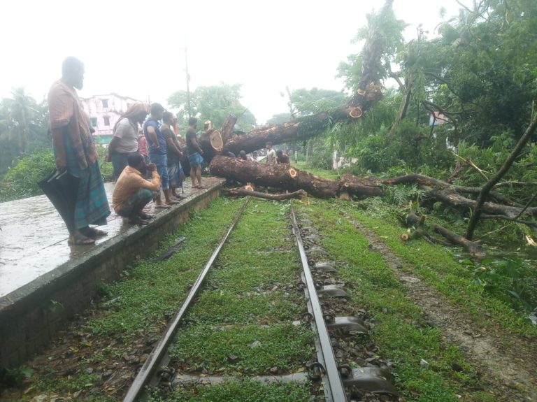 নোয়াখালীর সাথে সারা দেশের রেল যোগাযোগ বন্ধ