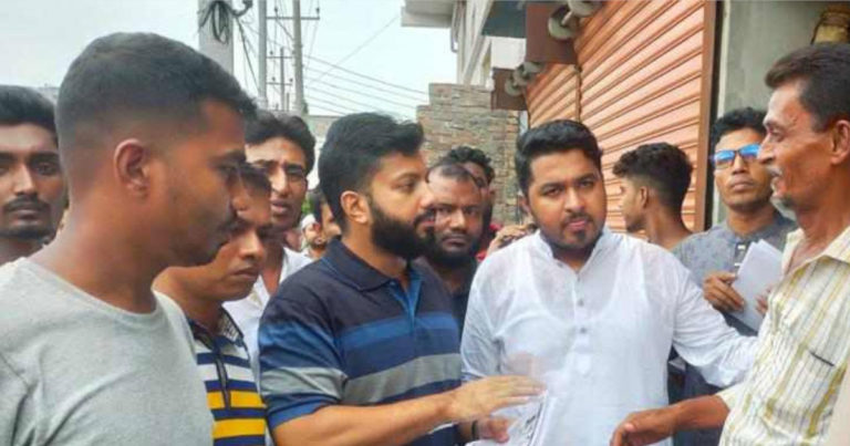 ডেঙ্গু প্রতিরোধে ইশরাকের লিফলেট বিতরণ