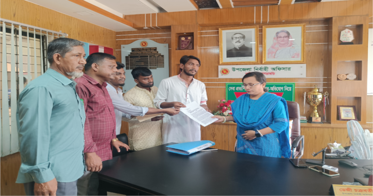 মা‌টিরাঙ্গা হাসপাতা‌লের কর্মকর্তার অপসারণের দা‌বি‌তে মানববন্ধন