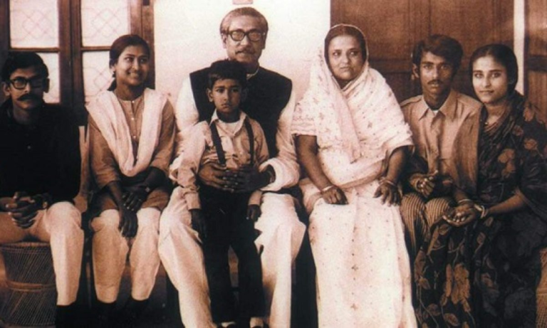 জাতির পিতার দাফনে নাটকীয়তার আশ্রয় নেয় সেনা সদস্যরা