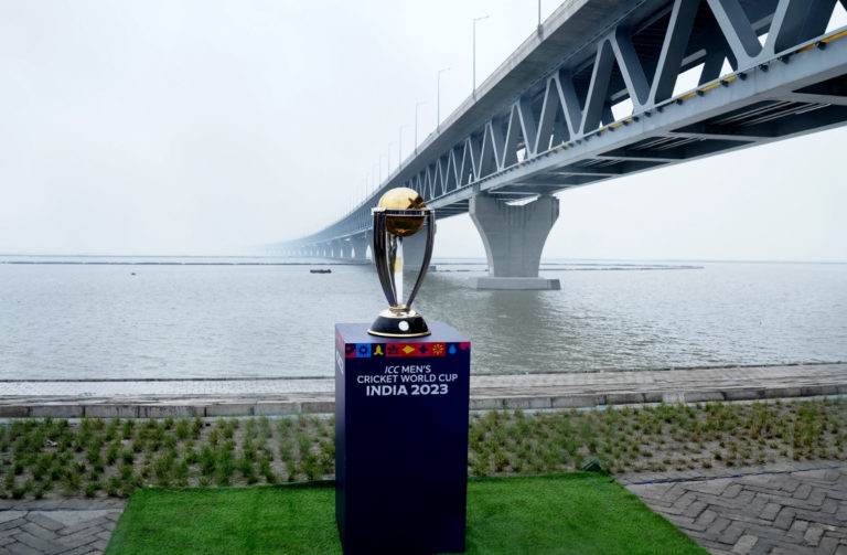 গর্বের সেতুতে স্বপ্নের ট্রফি