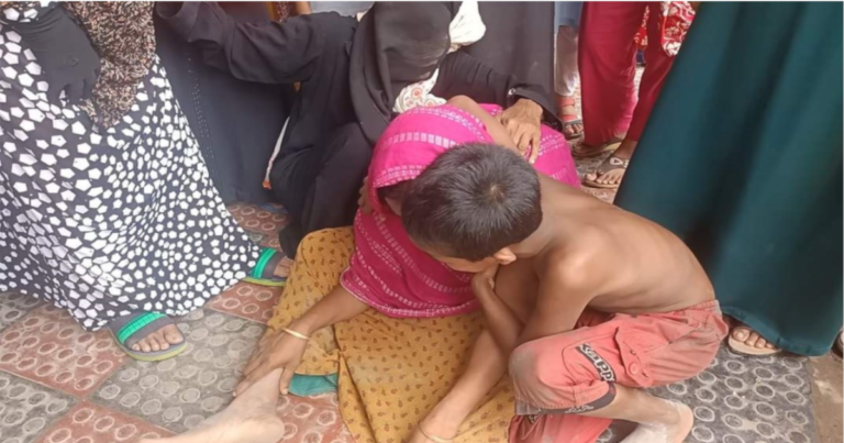 বন্ধুর আত্মহত্যার খবরে অপর বন্ধুর গলায় ফাঁস