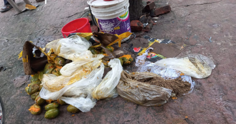 কুরিয়ার সার্ভিসের আমের চালানে মিলল সাড়ে ৯ কেজি গাঁজা
