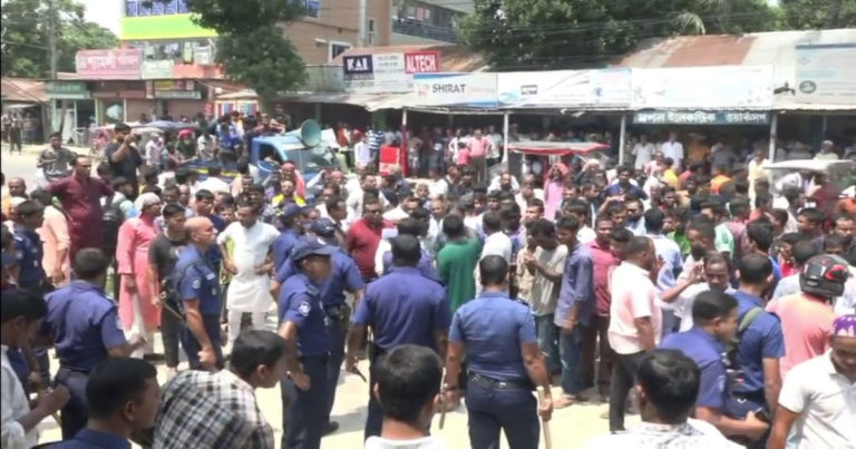 জাতীয় পার্টির পদবঞ্চিতদের সড়ক অবরোধ করে বিক্ষোভ