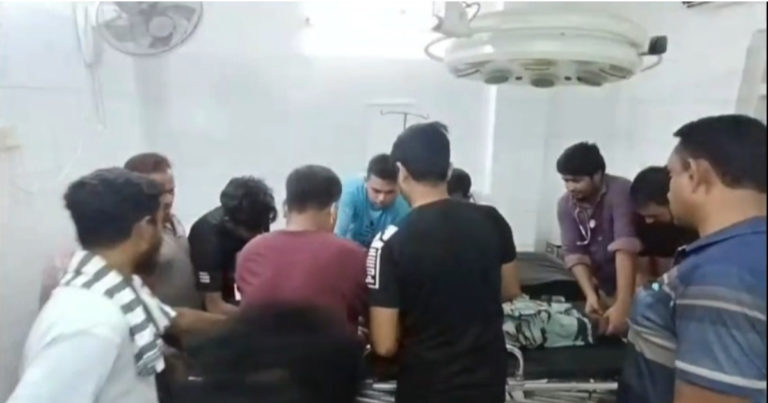 গলায় চাকু দিয়ে আহত করে অটোভ্যান ছিনতাই