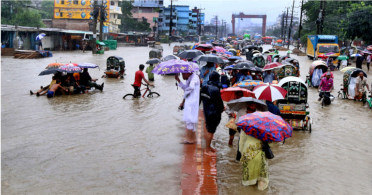 জলাবদ্ধতায় চরম দুর্ভোগে চট্টগ্রাম