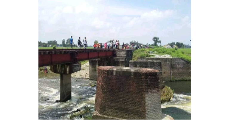 রেল ব্রীজে ট্রেনে কাটা পড়ে দাদি নাতনির মৃত্যু