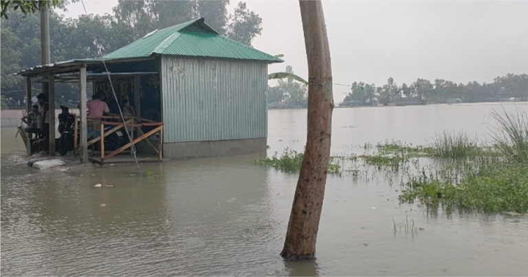 তিস্তা নদীর পানি বিপৎসীমার উপরে, ডুবে গেছে নিম্নাঞ্চল