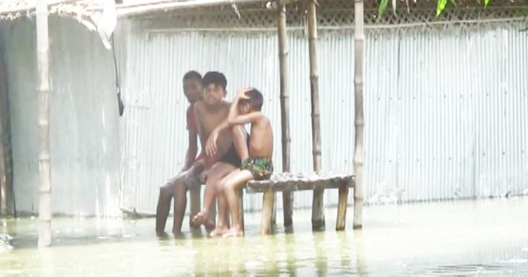 তিস্তার পানি বিপৎসীমার ওপরে, আতঙ্কে নদীপাড়ের মানুষ