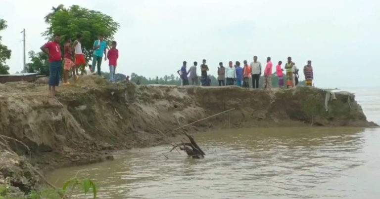 নদী ভাঙ্গনে দিশেহারা নদী পাড়ের মানুষ