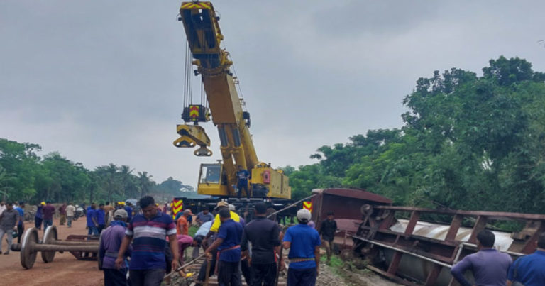 ৭ ঘণ্টা পর খুলনায় রেল যোগাযোগ স্বাভাবিক