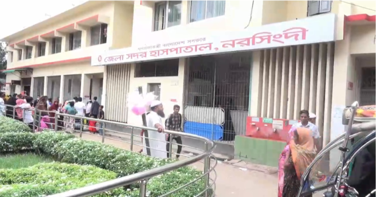 নরসিংদীতে বাসের চাপায় চালকসহ তিনজন নিহত