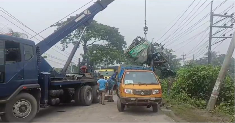 সিএনজি-কাভার্ডভ্যান সংঘর্ষে এইচএসসি পরীক্ষার্থী নিহত