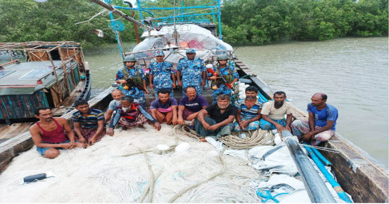 বঙ্গোপসাগরে ৩ দিন ভেসে থাকা ১১ জেলে উদ্ধার