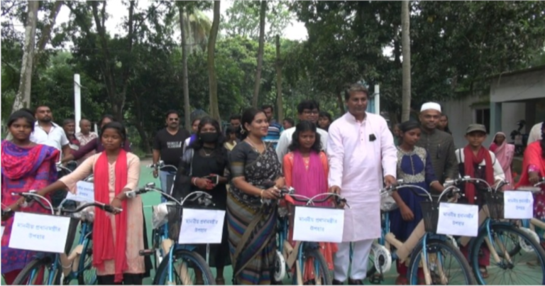 ক্ষুদ্র নৃ-গোষ্ঠির মাঝে গবাদিপশু ও শিক্ষা সামগ্রী বিতরণ