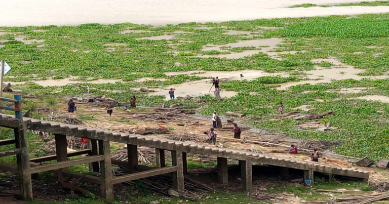 পাহাড়ী ঢলে কাপ্তাই হ্রদে নৌ চলাচল বন্ধ