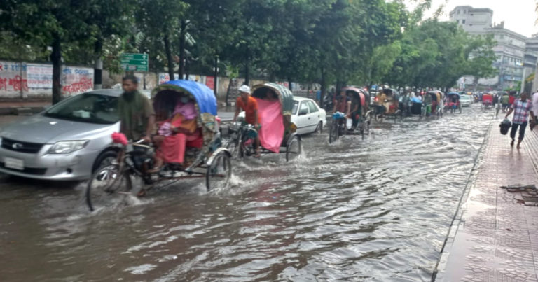 ভোর থেকেই রাজধানীতে বৃষ্টি, জনজীবনে ভোগান্তি