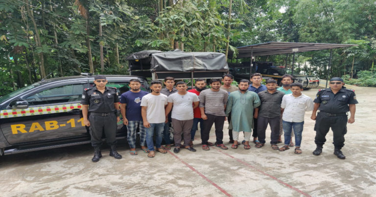 পাসপোর্ট দালাল চক্রের ১৭ সদস্য গ্রেপ্তার