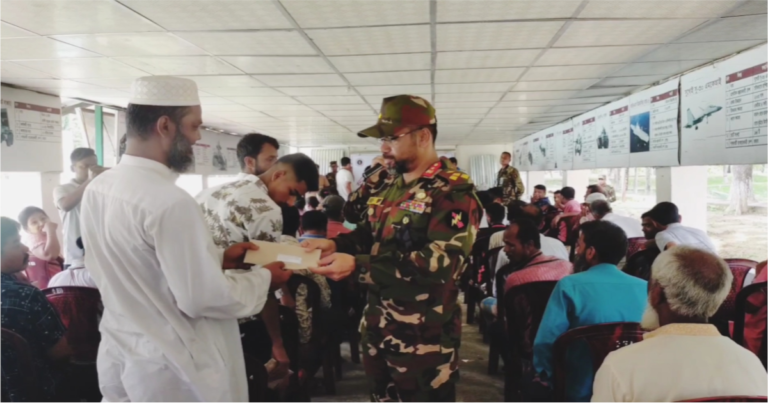 বান্দরবানে সেনাবাহিনীর পক্ষ থেকে সহায়তা প্রদান