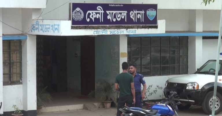 ছিনতাইয়ের প্রস্তুতিকালে দেশীয় অস্ত্রসহ তিন কিশোর গ্রেপ্তার