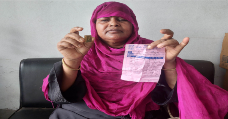 নকল স্বর্ণের বার দেখিয়ে যাত্রীর স্বর্ণালংকার লুট
