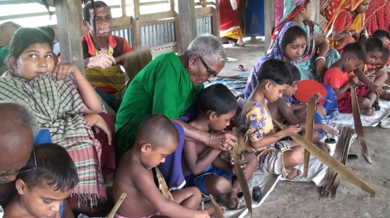 সমস্যায় জর্জরিত বাগেরহাটের তালপাতার পাঠশালা
