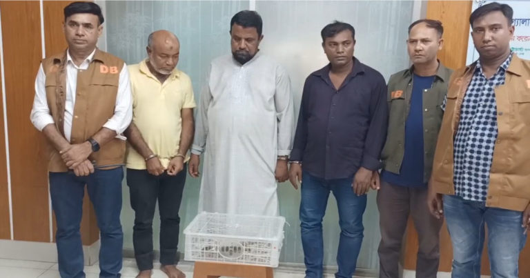 শেরপুরে ২ তক্ষকসহ চক্রের ৩ সদস্য গ্রেপ্তার