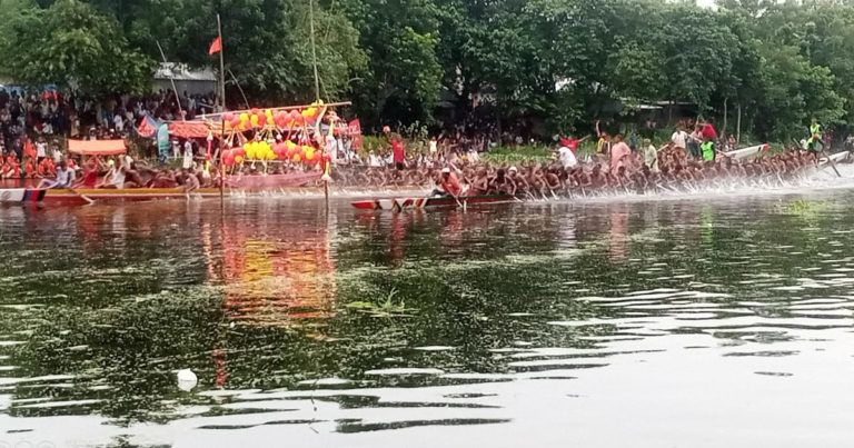 শেষ হল আটঘরিয়ার ঐতিহ্যবাহী নৌকা বাইচ প্রতিযোগিতা