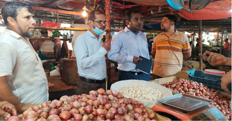 সরকারি নির্ধারিত মূল্যে মুন্সীগঞ্জে আলু বিক্রি