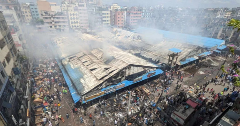 রাজধানীর কৃষি মার্কেটে ভয়াবহ আগুন