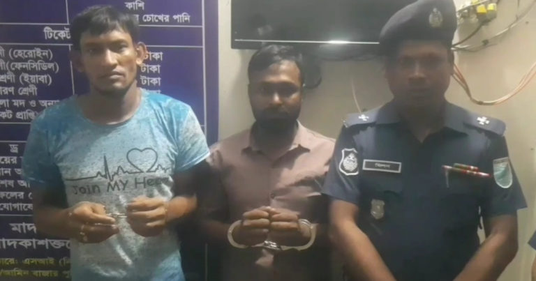সাভারে বিলুপ্তপ্রায় তক্ষক উদ্ধার, আটক দুই