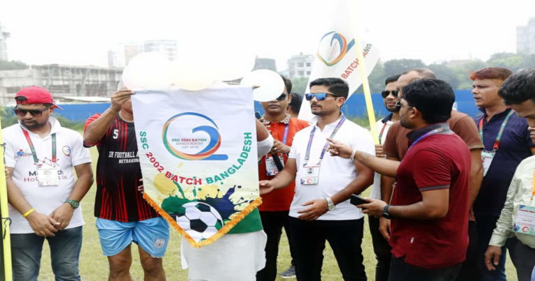 ফেসবুক গ্রুপের উদ্যোগে আবাহনী মাঠে ফুটবল টুর্নামেন্ট